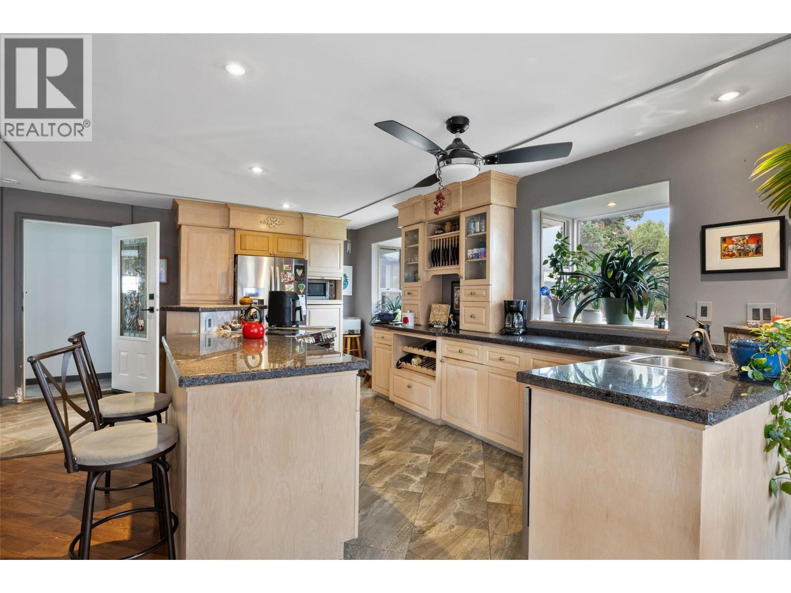 2481 Parkview Drive, Kamloops, British Columbia  V2B 7J3 - Photo 7 - 10369123