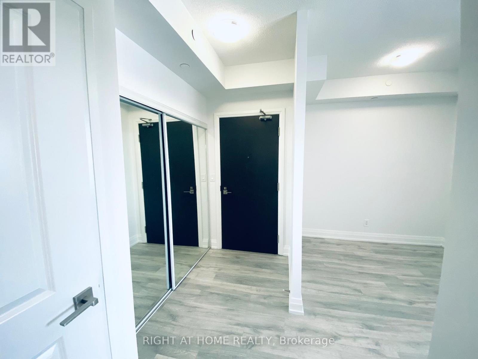 221 - 3600 Highway 7 W, Vaughan, Ontario  L4L 0G7 - Photo 3 - N12551054