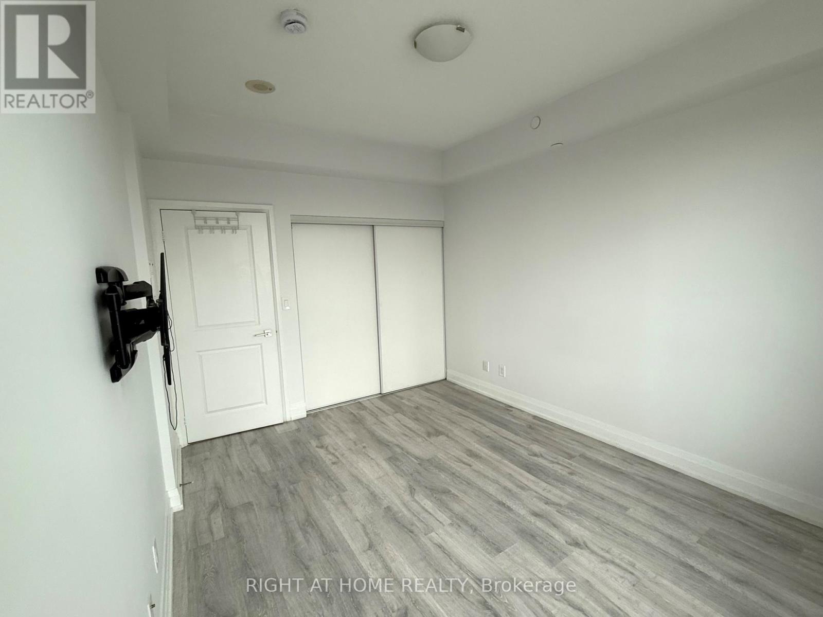 221 - 3600 Highway 7 W, Vaughan, Ontario  L4L 0G7 - Photo 8 - N12551054