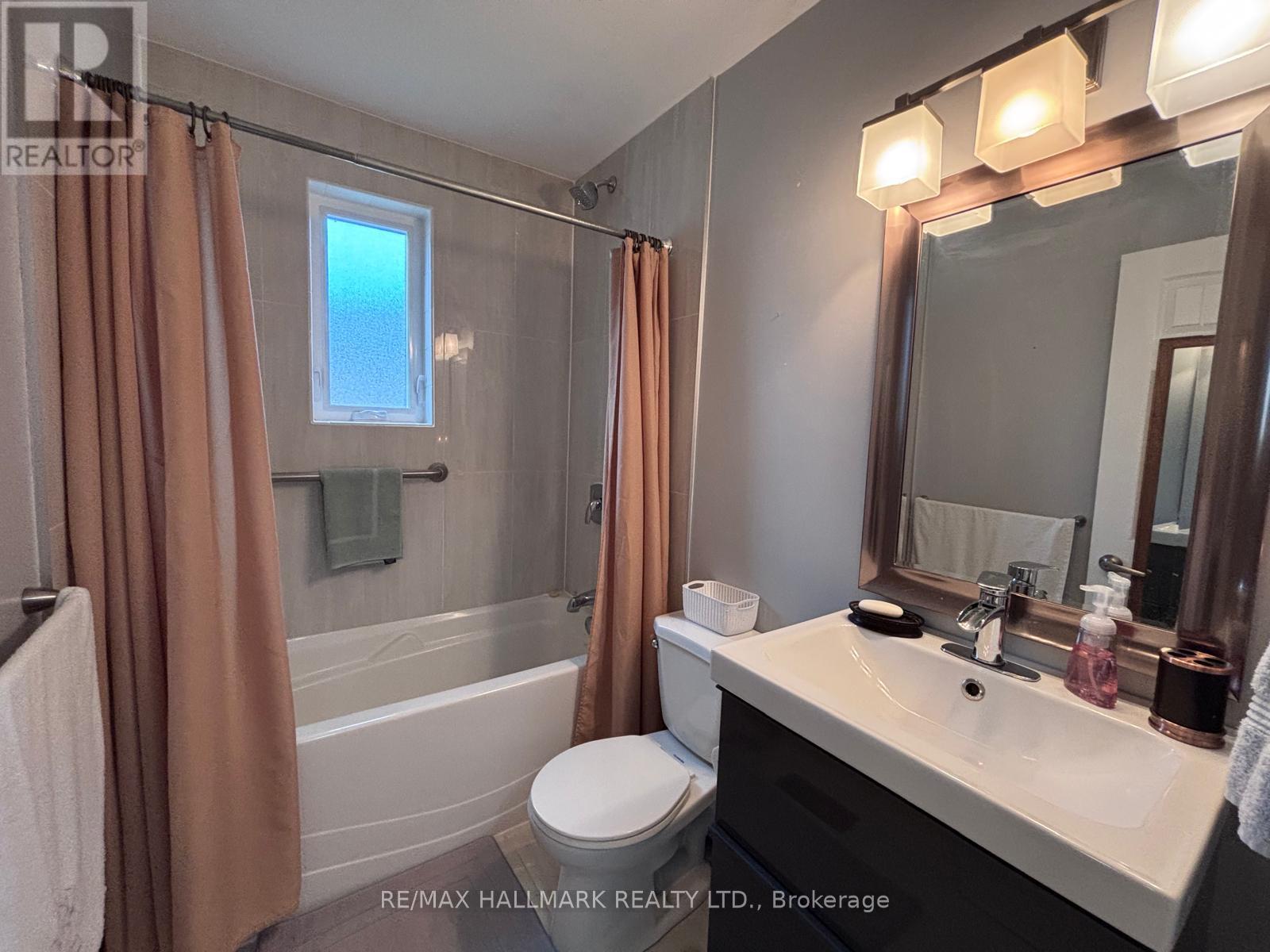 295 Blue Grass Boulevard, Richmond Hill, Ontario  L4C 3H1 - Photo 11 - N12551196