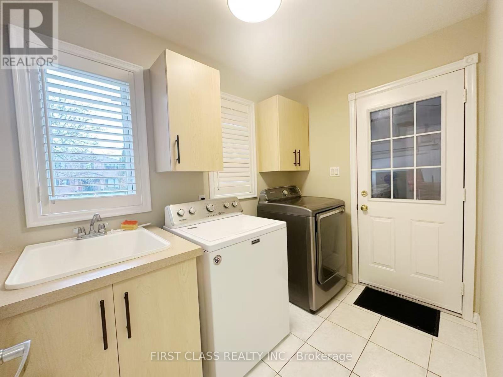 3 Veronica Crescent, East Gwillimbury (Sharon), Ontario L0G 1V0 - Photo 16 - N12551236