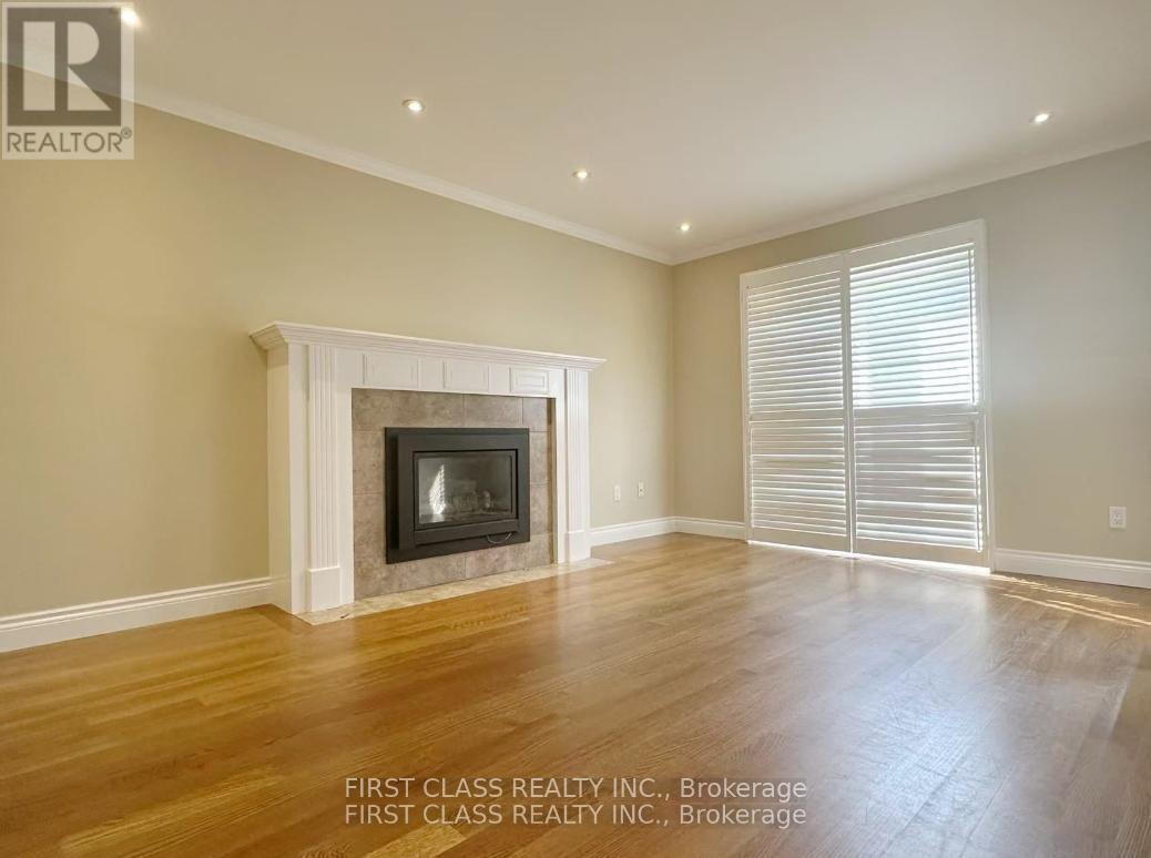 3 Veronica Crescent, East Gwillimbury (Sharon), Ontario L0G 1V0 - Photo 3 - N12551236