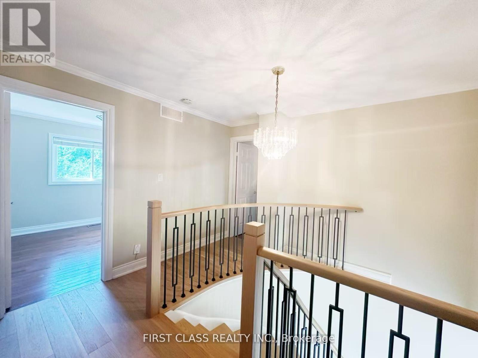 3 Veronica Crescent, East Gwillimbury (Sharon), Ontario L0G 1V0 - Photo 7 - N12551236