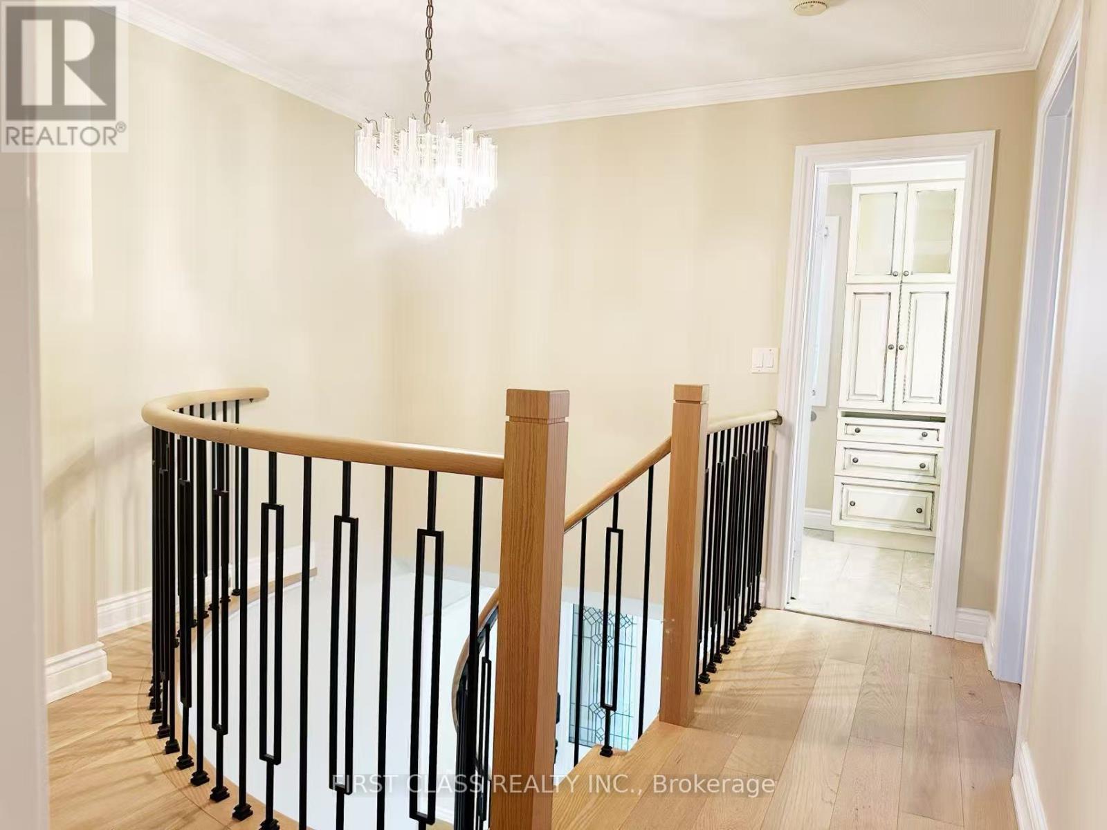 3 Veronica Crescent, East Gwillimbury (Sharon), Ontario L0G 1V0 - Photo 8 - N12551236