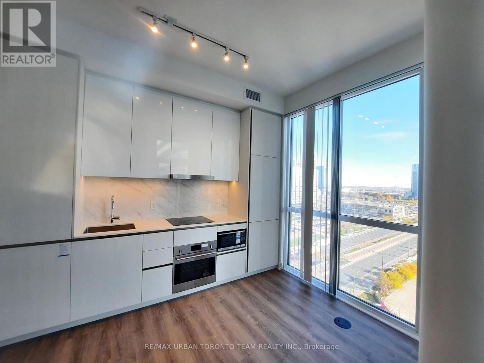 1609 - 8 Interchange Way, Vaughan, Ontario  L4K 5Z7 - Photo 2 - N12551276