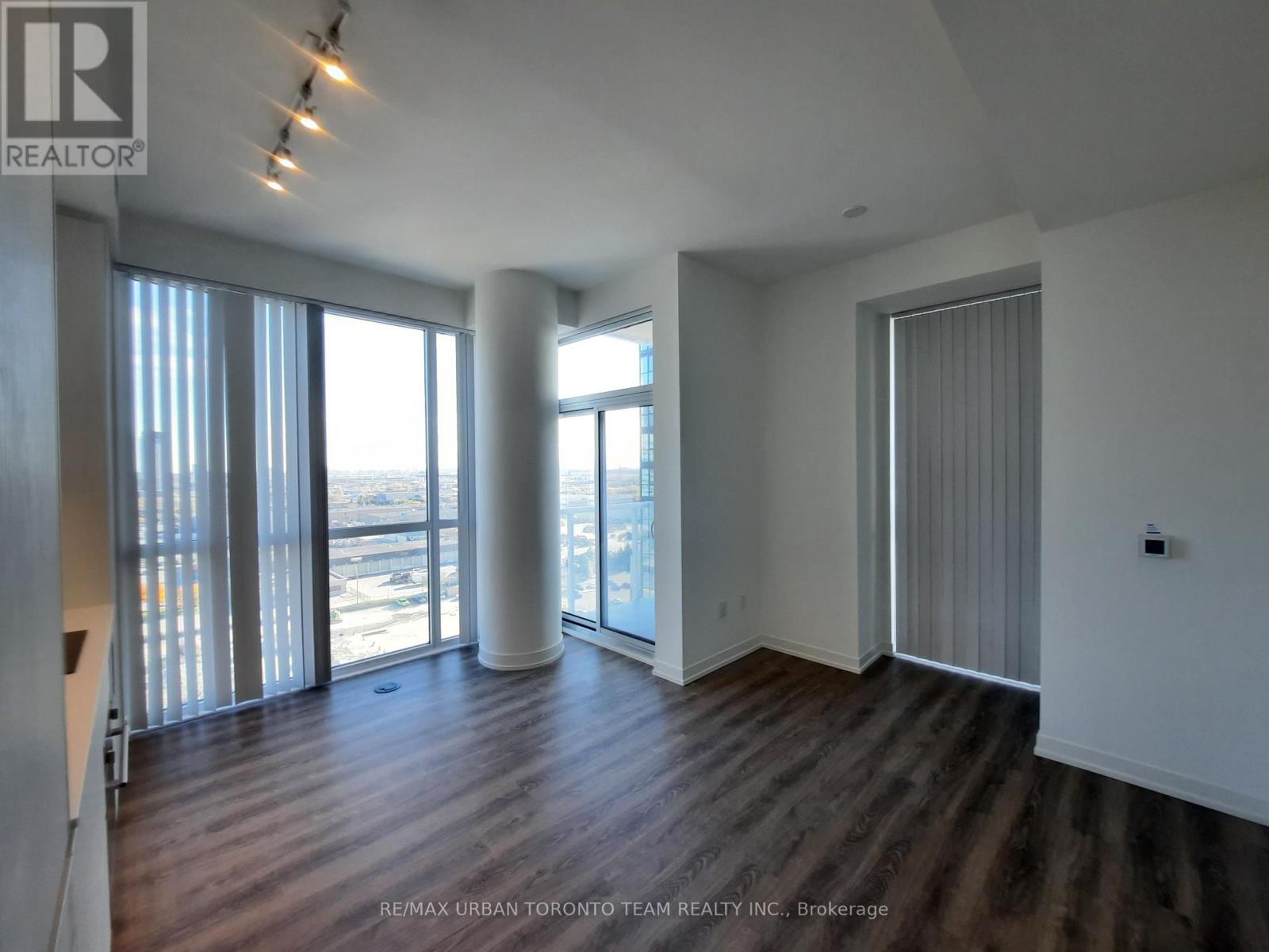 1609 - 8 Interchange Way, Vaughan, Ontario  L4K 5Z7 - Photo 3 - N12551276