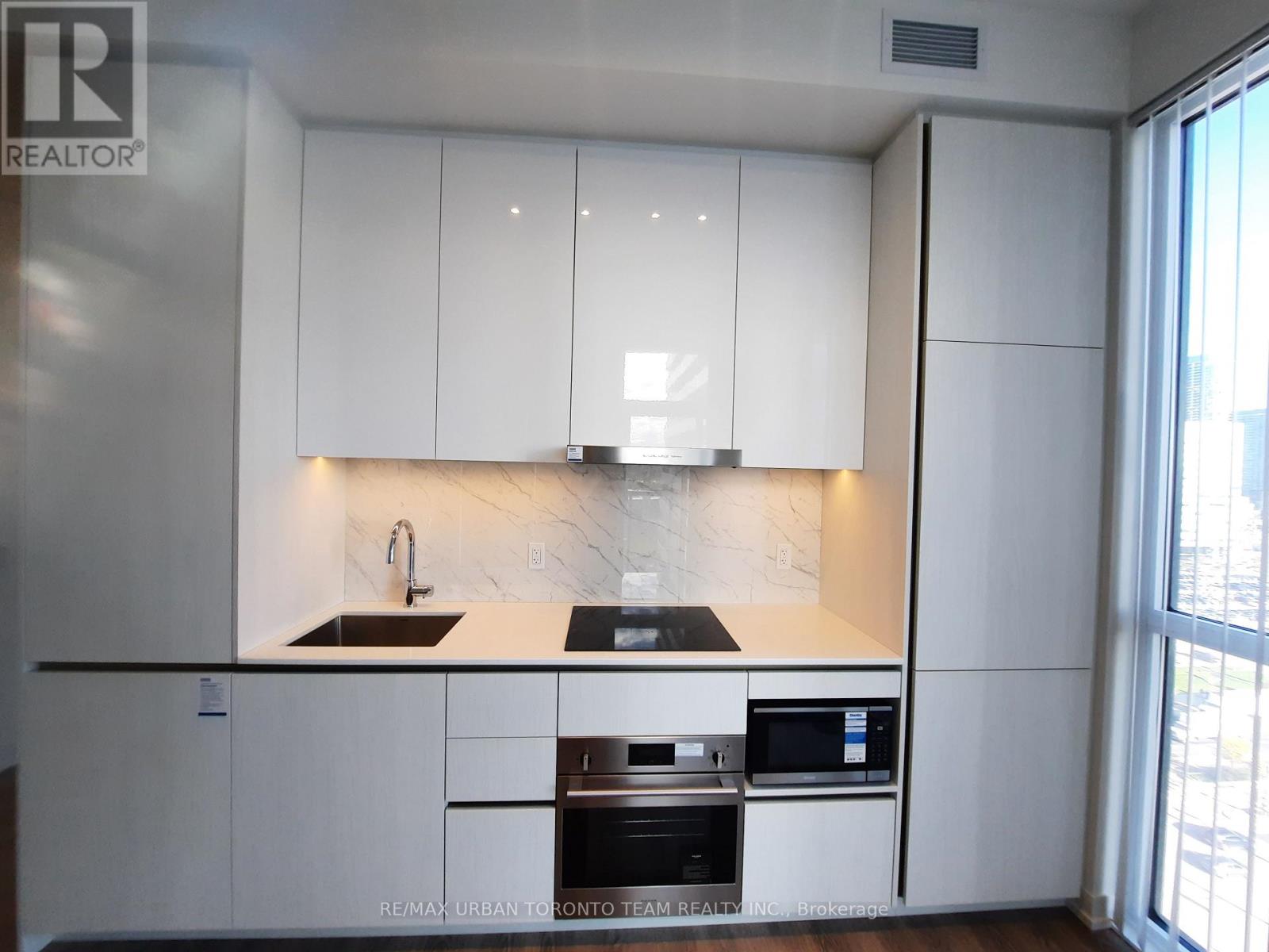 1609 - 8 Interchange Way, Vaughan, Ontario  L4K 5Z7 - Photo 4 - N12551276