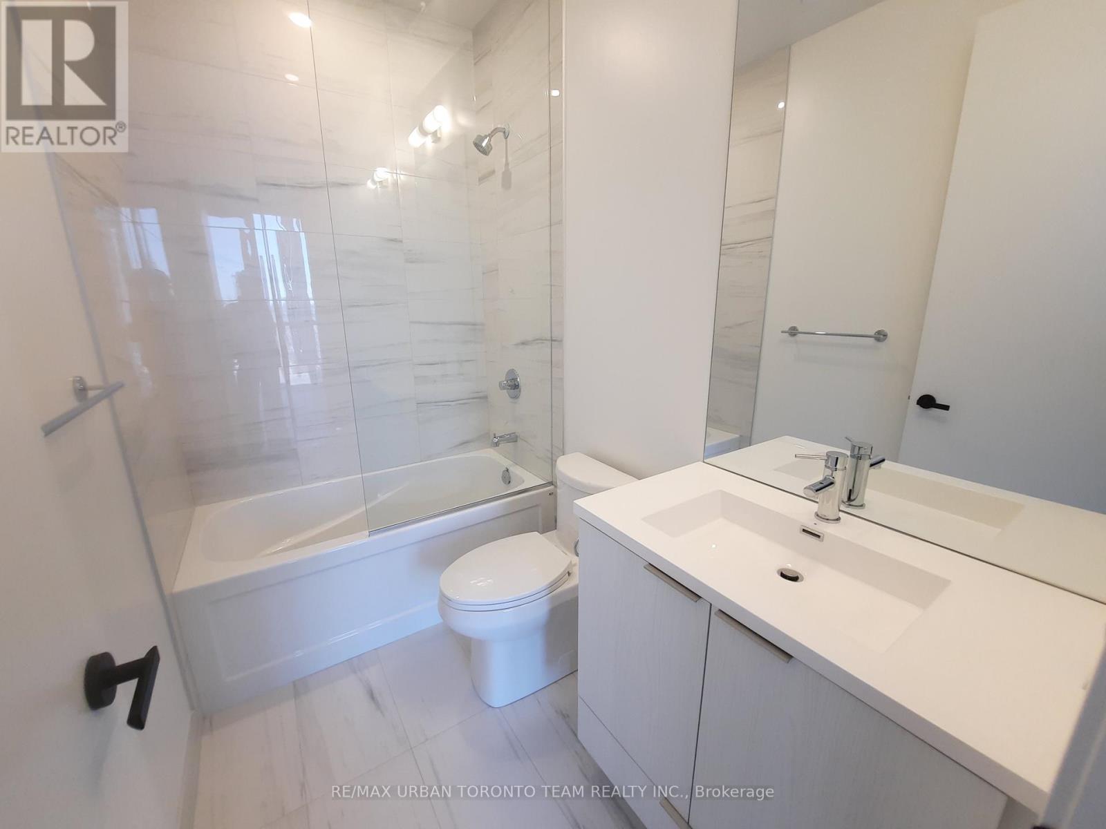 1609 - 8 Interchange Way, Vaughan, Ontario  L4K 5Z7 - Photo 6 - N12551276