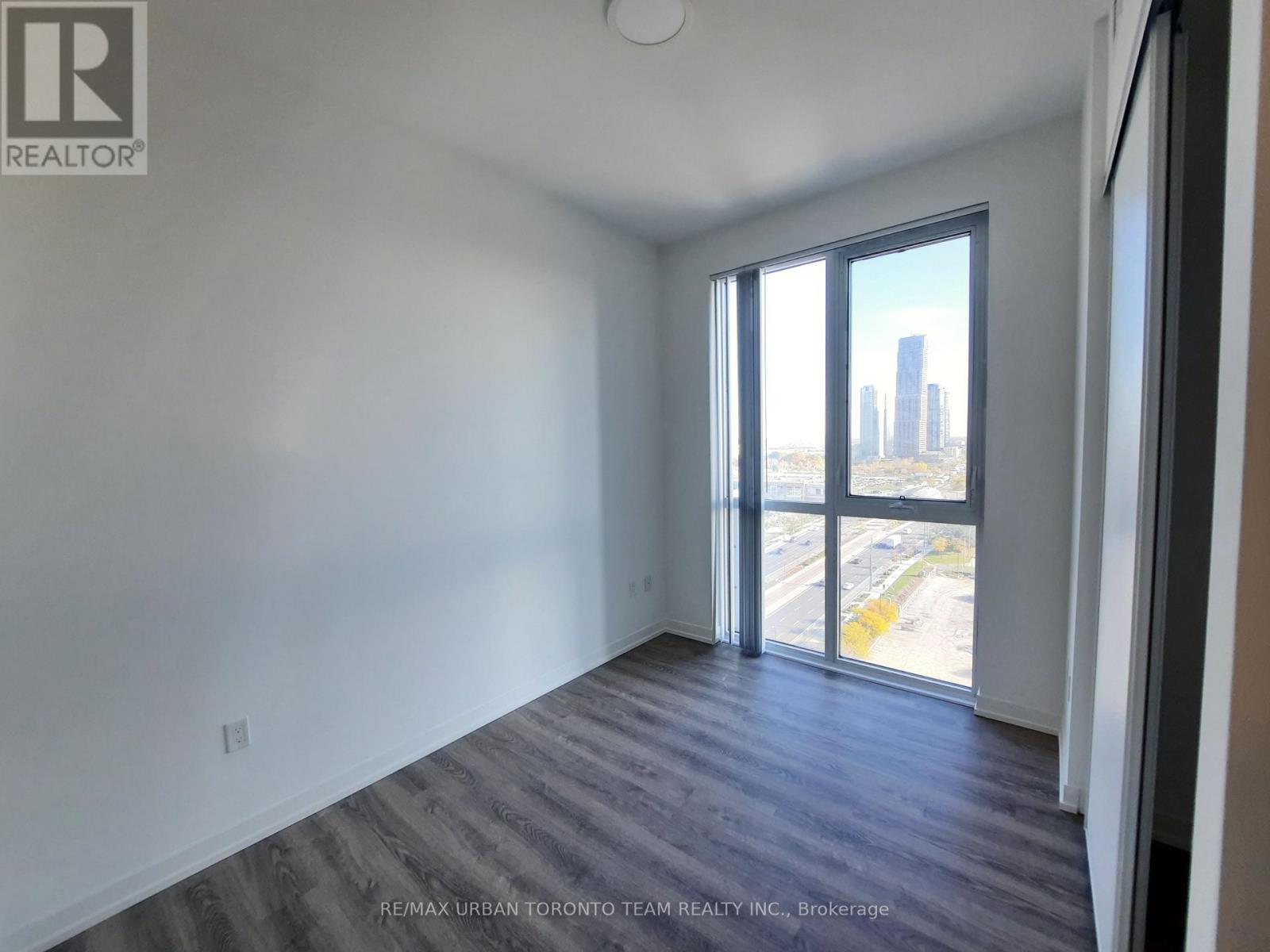 1609 - 8 Interchange Way, Vaughan, Ontario  L4K 5Z7 - Photo 7 - N12551276