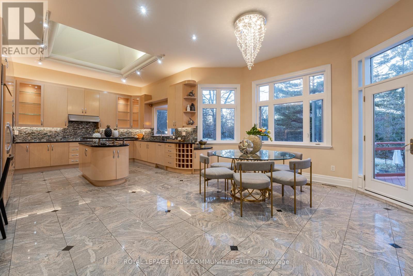 48 Arnold Avenue, Vaughan, Ontario  L4J 1B3 - Photo 10 - N12551306