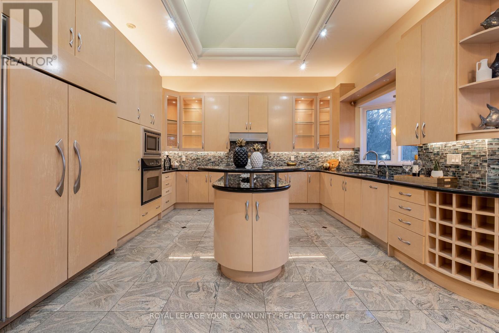 48 Arnold Avenue, Vaughan, Ontario  L4J 1B3 - Photo 11 - N12551306