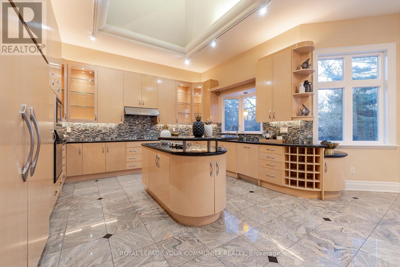 48 Arnold Avenue, Vaughan, Ontario  L4J 1B3 - Photo 12 - N12551306