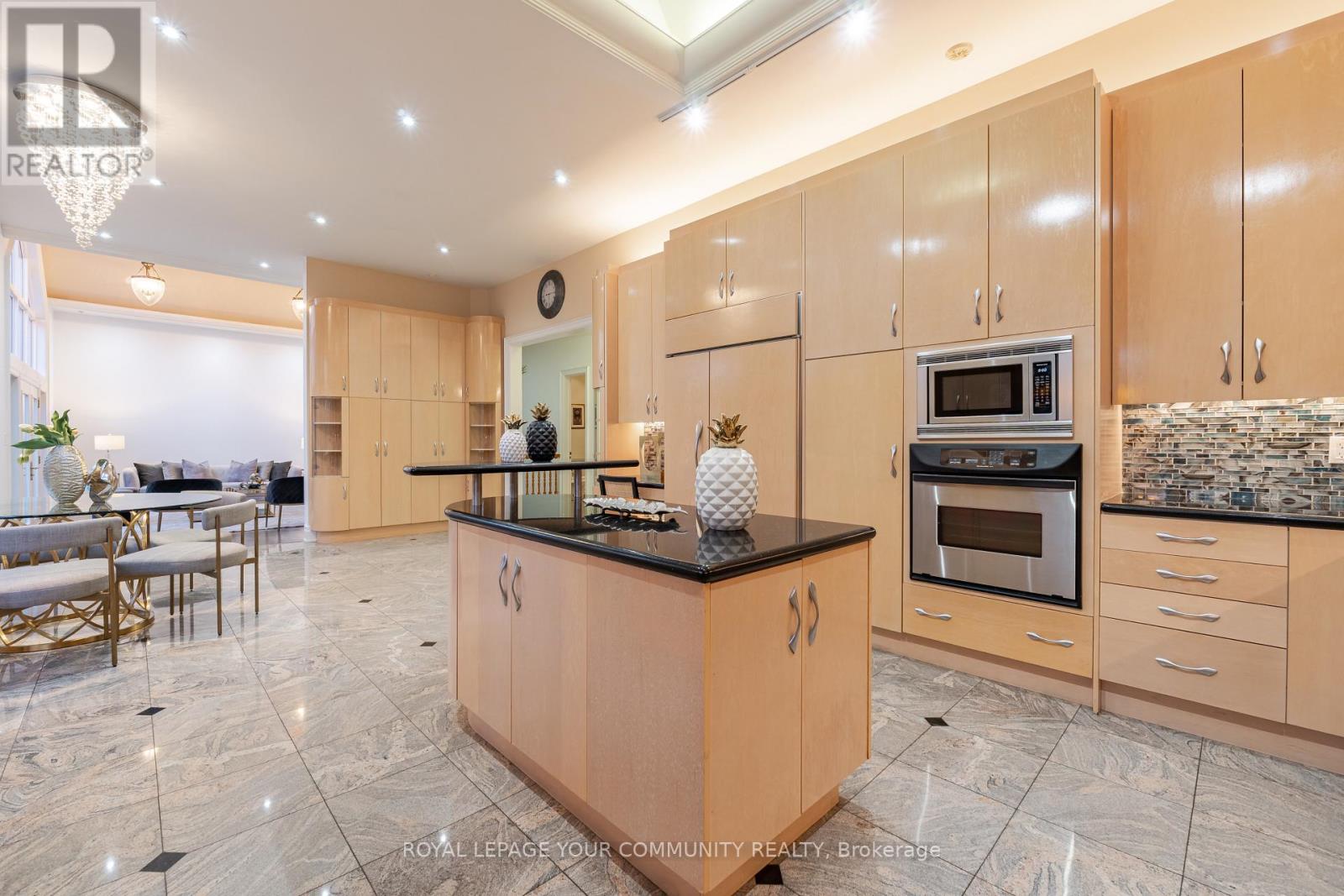 48 Arnold Avenue, Vaughan, Ontario  L4J 1B3 - Photo 13 - N12551306