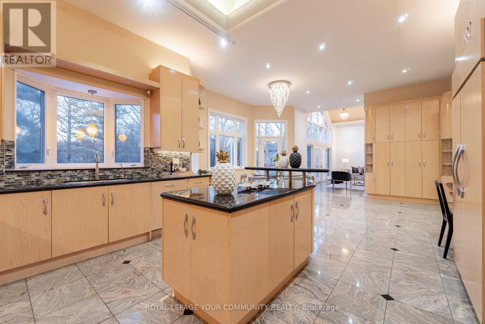 48 Arnold Avenue, Vaughan, Ontario  L4J 1B3 - Photo 14 - N12551306