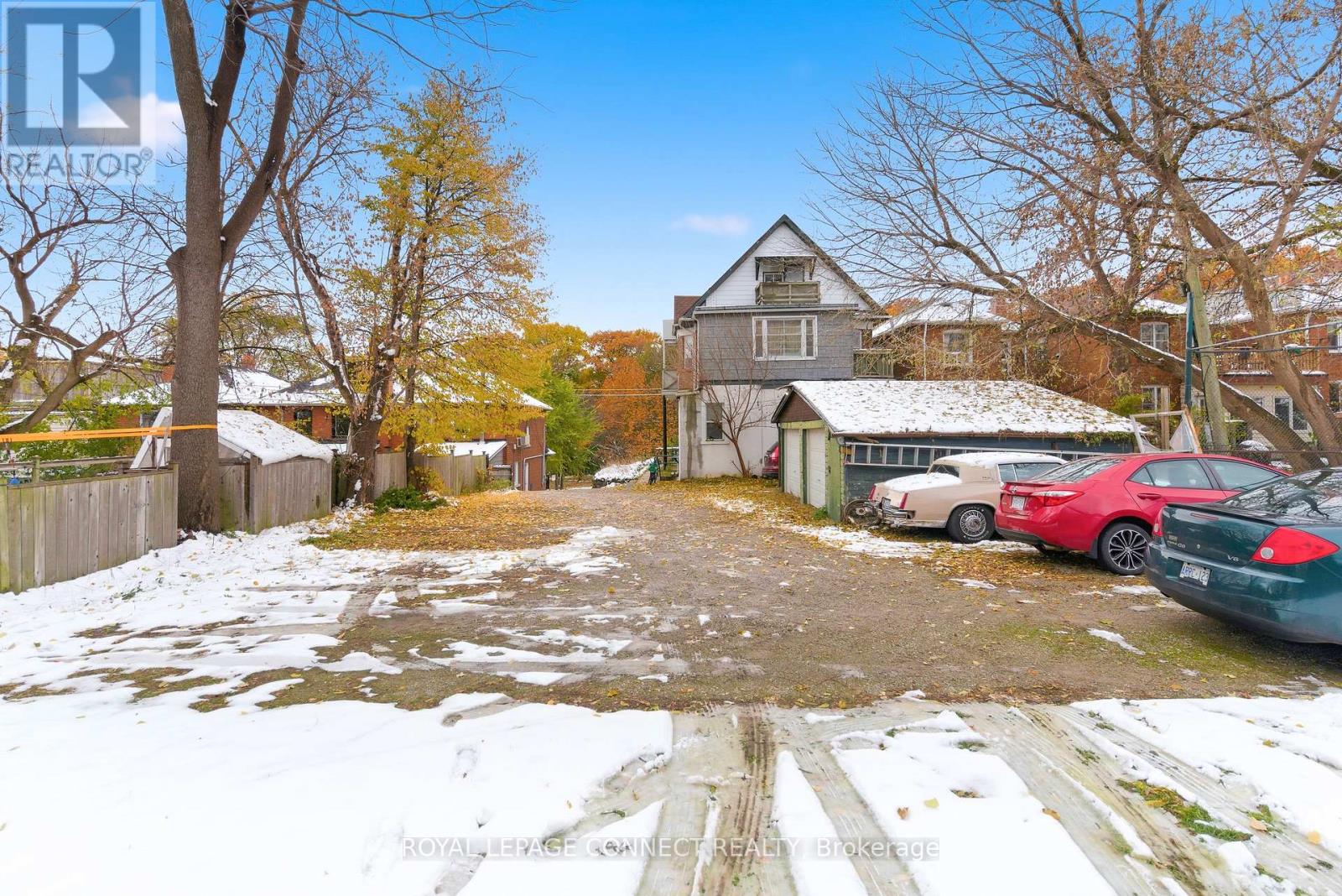 115 Parkside Drive, Toronto, Ontario  M6R 2Y8 - Photo 10 - W12551128