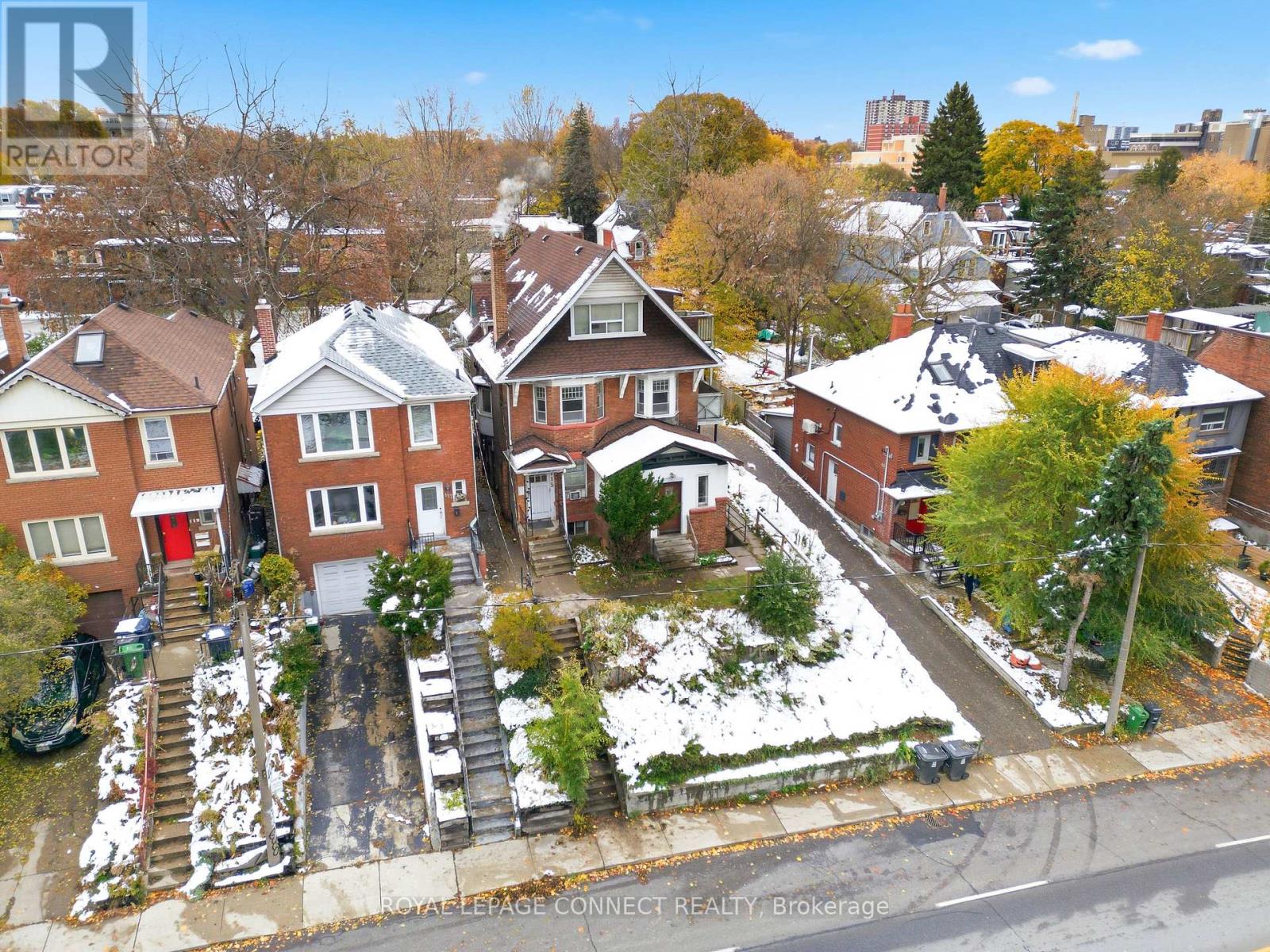 115 Parkside Drive, Toronto, Ontario  M6R 2Y8 - Photo 11 - W12551128