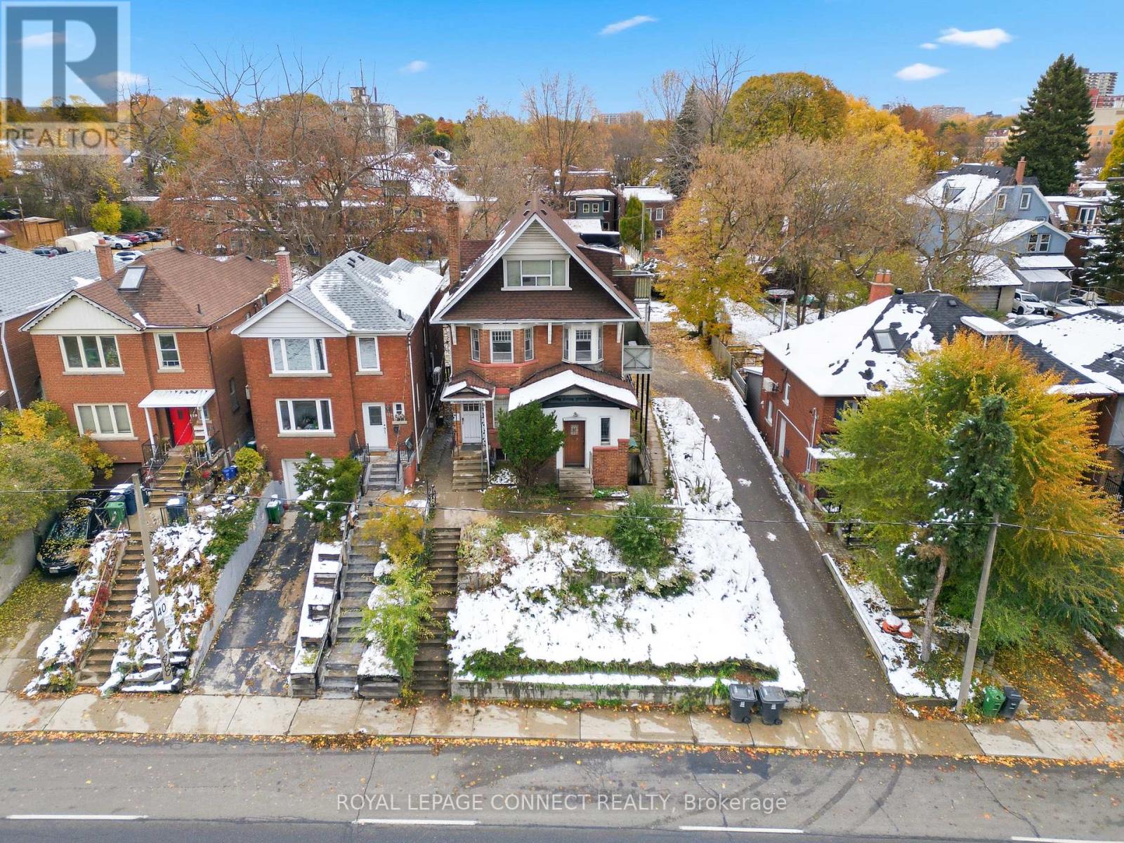 115 Parkside Drive, Toronto, Ontario  M6R 2Y8 - Photo 12 - W12551128