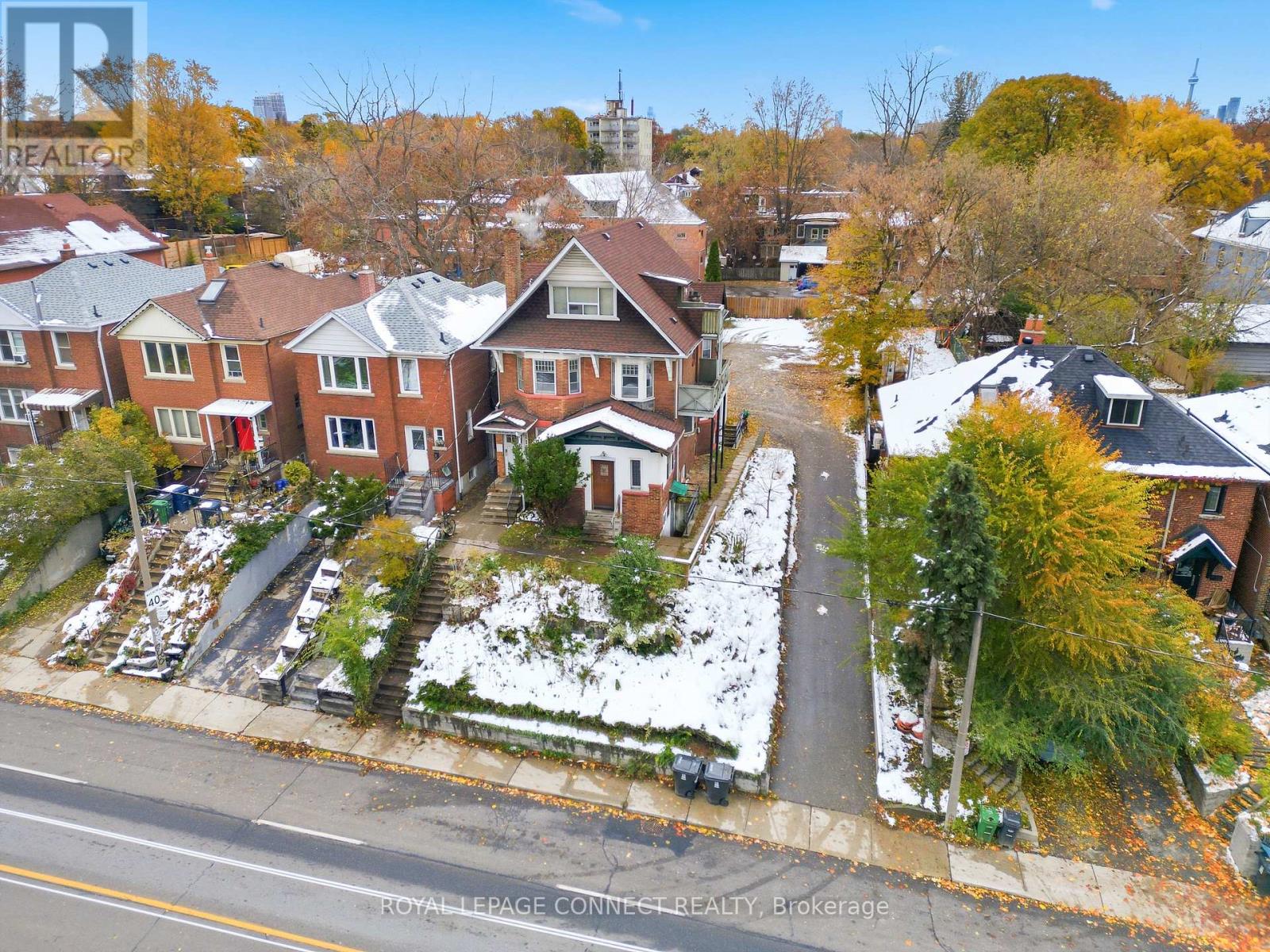 115 Parkside Drive, Toronto, Ontario  M6R 2Y8 - Photo 13 - W12551128