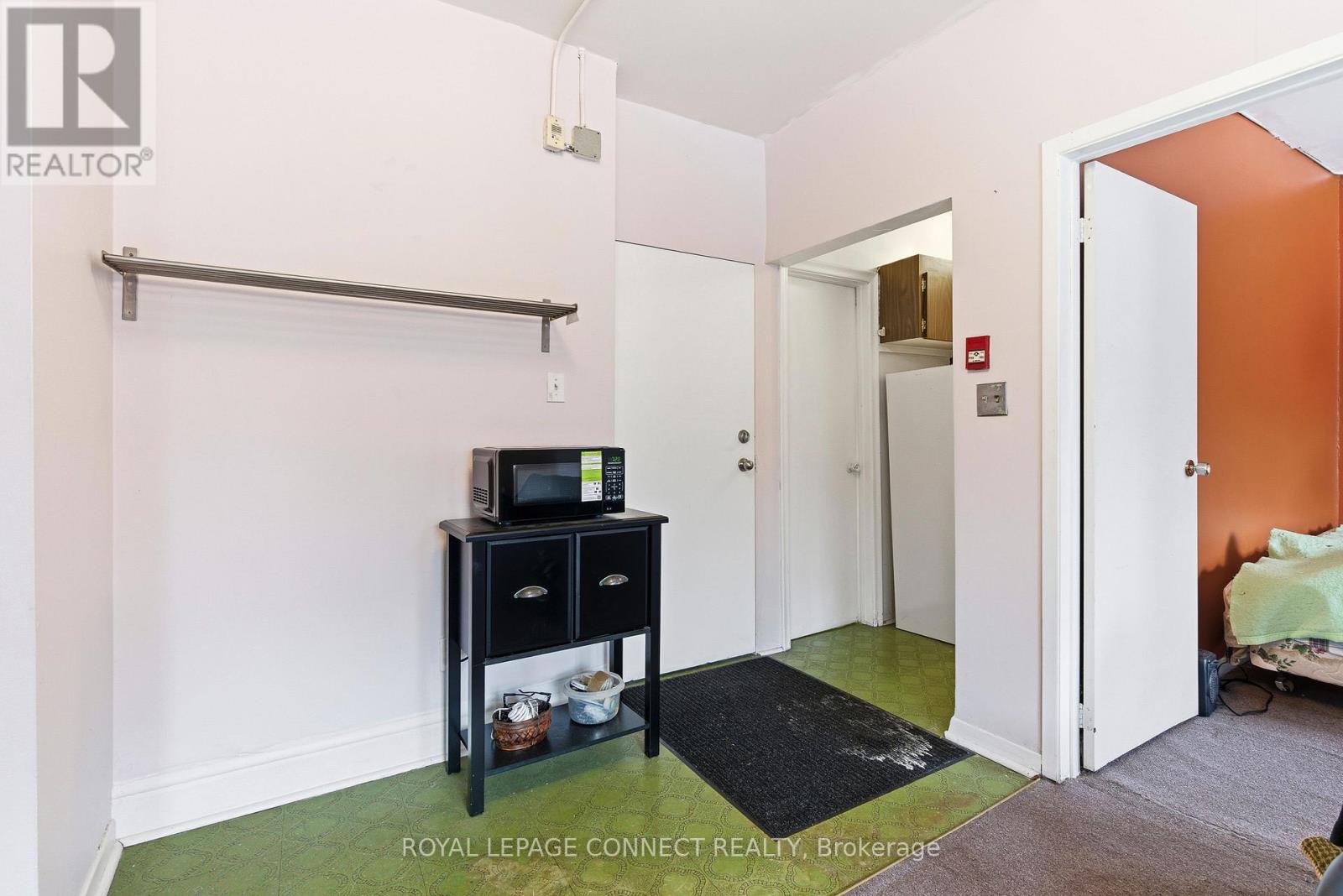 115 Parkside Drive, Toronto, Ontario  M6R 2Y8 - Photo 37 - W12551128