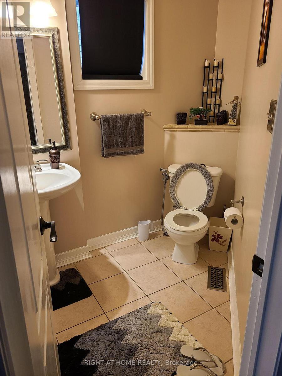 3919 Arvona Place, Mississauga, Ontario  L5M 6L3 - Photo 11 - W12551132