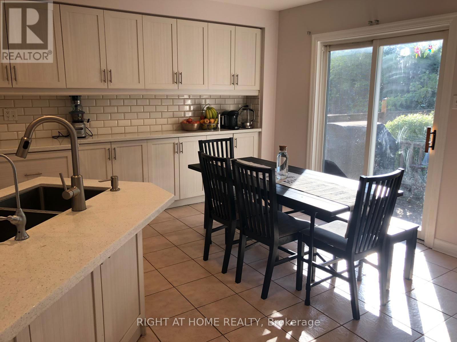 3919 Arvona Place, Mississauga, Ontario  L5M 6L3 - Photo 5 - W12551132