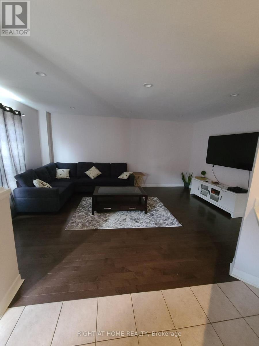 3919 Arvona Place, Mississauga, Ontario  L5M 6L3 - Photo 6 - W12551132