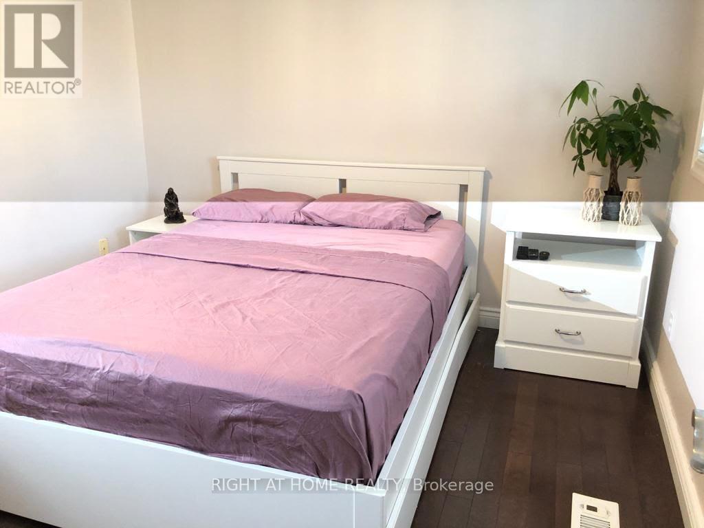 3919 Arvona Place, Mississauga, Ontario  L5M 6L3 - Photo 7 - W12551132