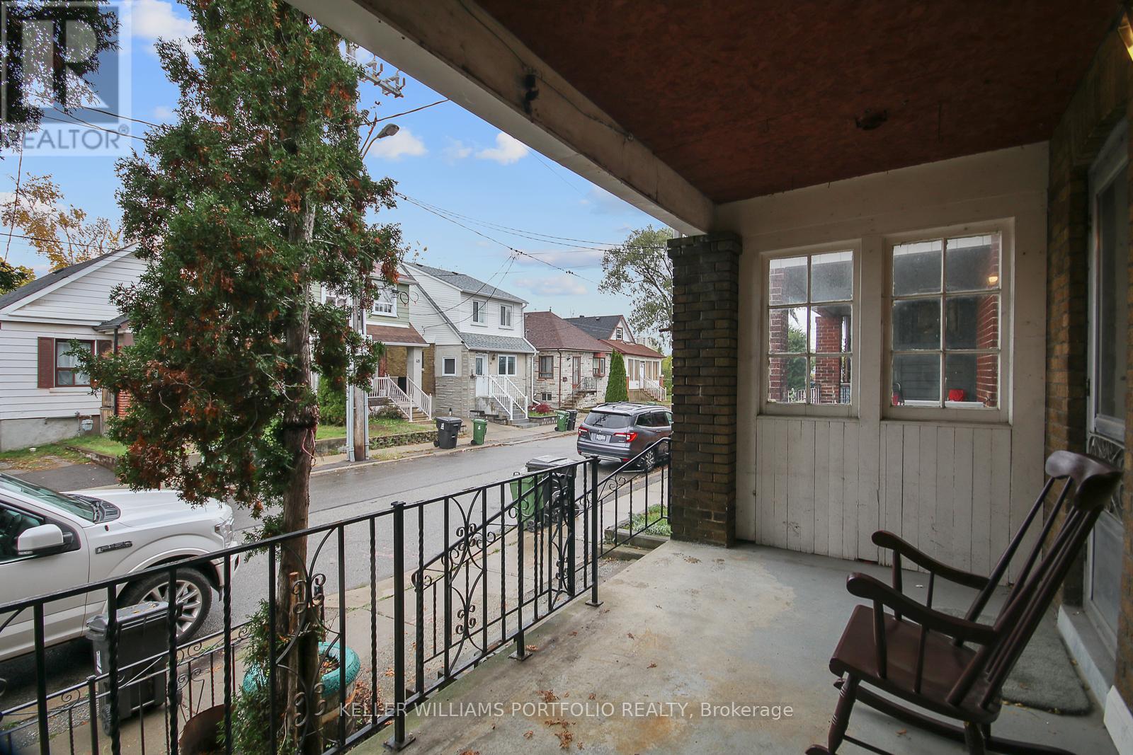 53 Nickle Street, Toronto, Ontario  M6M 2H7 - Photo 6 - W12551164