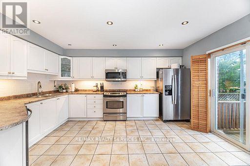 130 Dells Crescent, Brampton, Ontario  L7A 2X1 - Photo 13 - W12551174