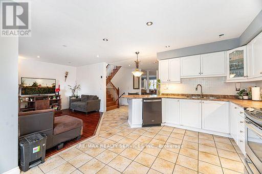 130 Dells Crescent, Brampton, Ontario  L7A 2X1 - Photo 15 - W12551174