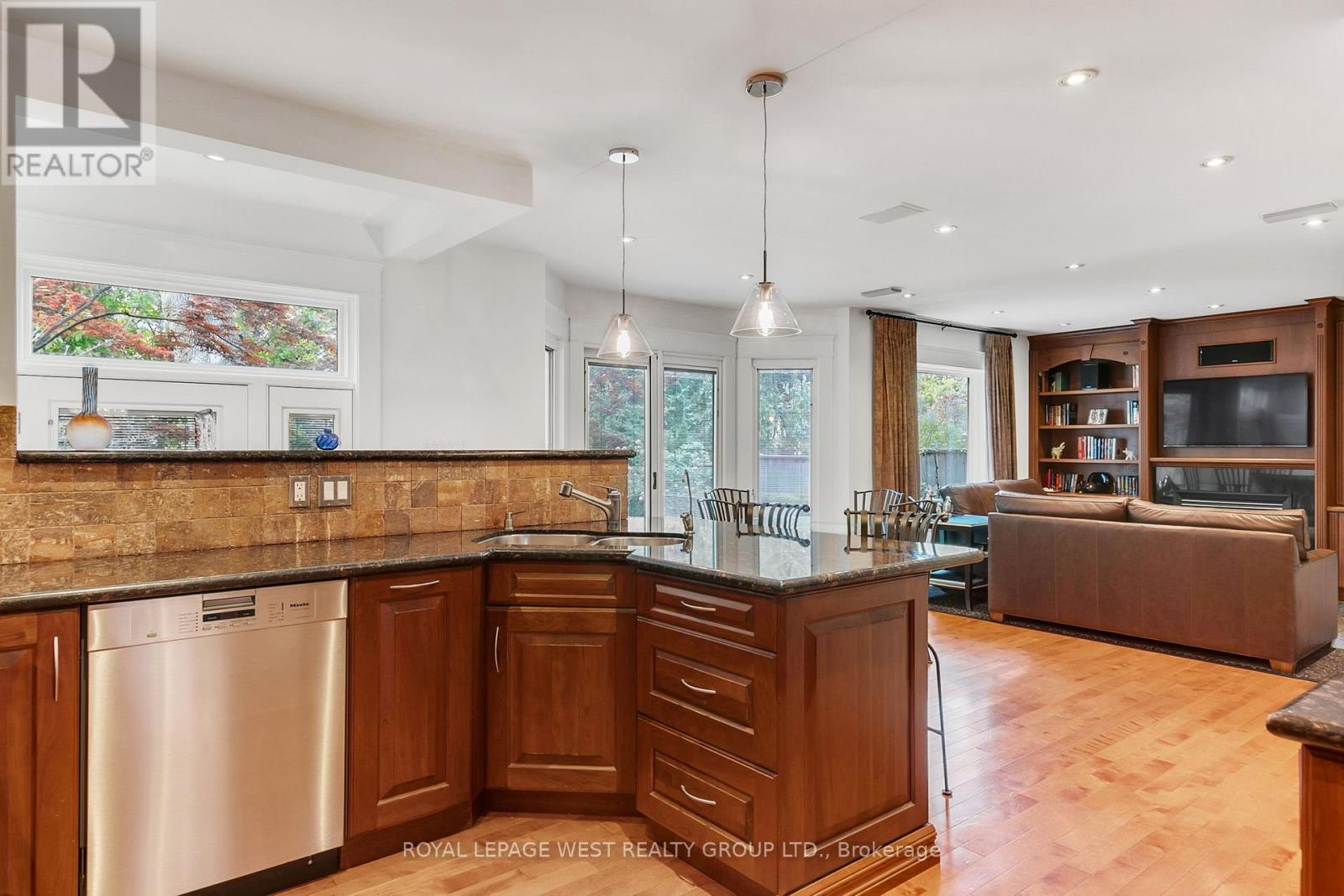 14 Dunedin Drive, Toronto, Ontario  M8X 2K5 - Photo 34 - W12551182