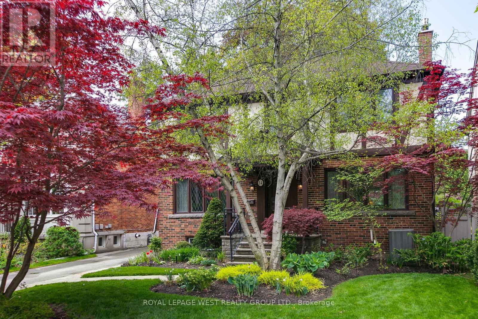 14 Dunedin Drive, Toronto, Ontario  M8X 2K5 - Photo 4 - W12551182