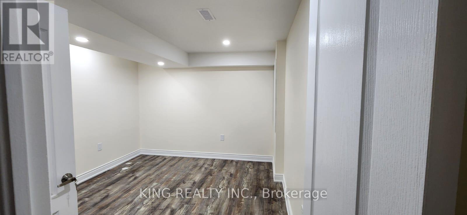 46 Meadowcrest Lane, Brampton, Ontario  L7A 0V7 - Photo 10 - W12551210