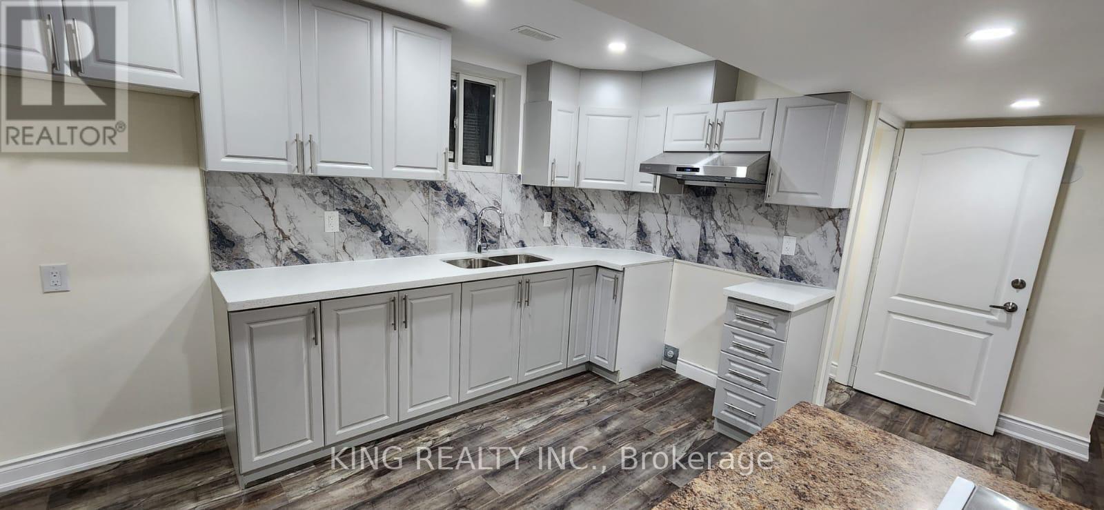 46 Meadowcrest Lane, Brampton, Ontario  L7A 0V7 - Photo 13 - W12551210