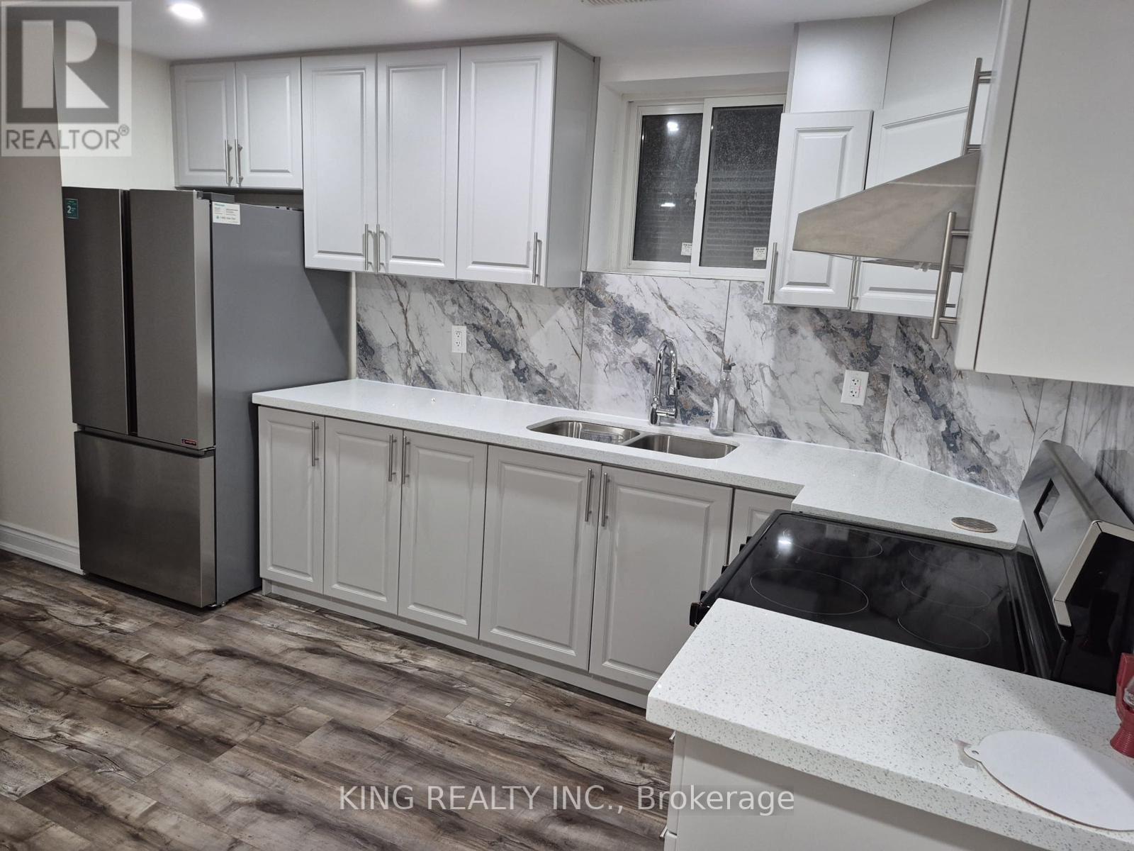 46 Meadowcrest Lane, Brampton, Ontario  L7A 0V7 - Photo 2 - W12551210