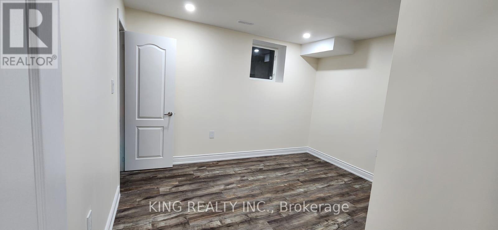 46 Meadowcrest Lane, Brampton, Ontario  L7A 0V7 - Photo 4 - W12551210