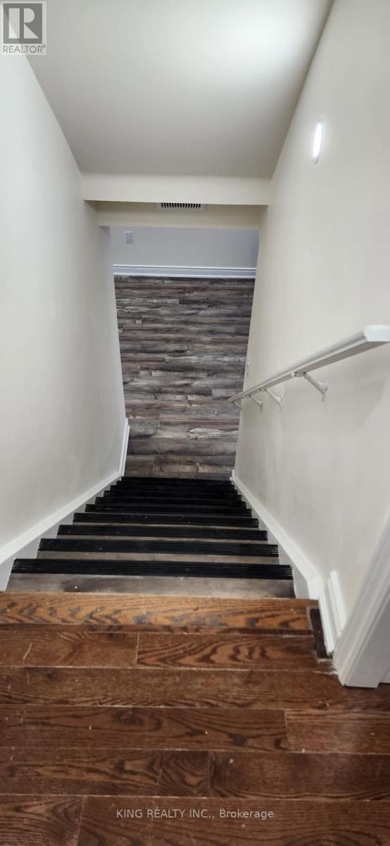 46 Meadowcrest Lane, Brampton, Ontario  L7A 0V7 - Photo 6 - W12551210