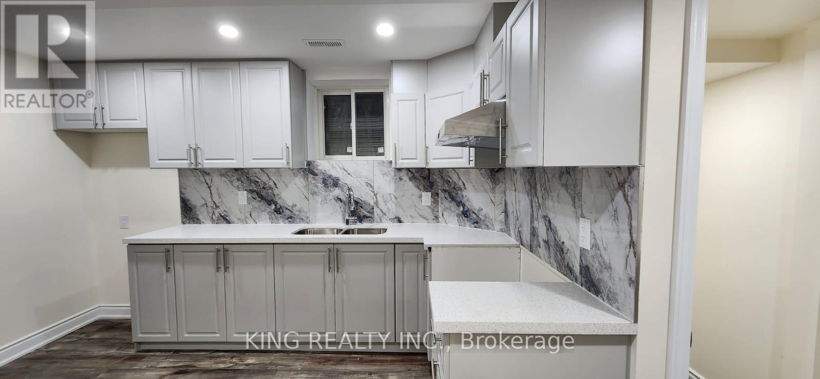 46 Meadowcrest Lane, Brampton, Ontario  L7A 0V7 - Photo 8 - W12551210