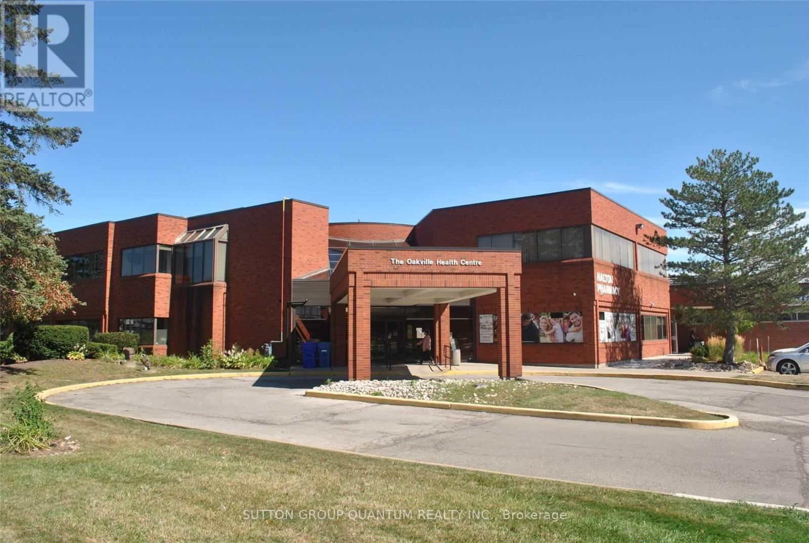 208 - 1060 Speers Road, Oakville, Ontario  L6L 2X4 - Photo 2 - W12551302