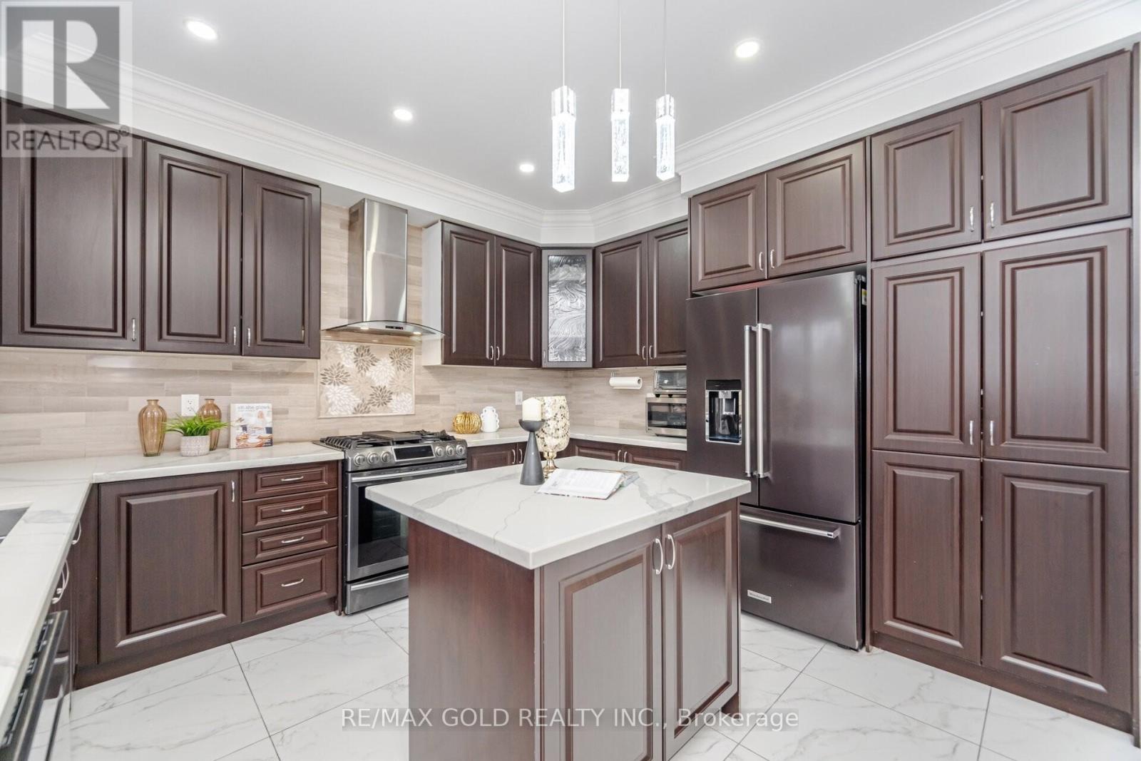 1 Hertonia Street, Brampton, Ontario  L6P 4J7 - Photo 12 - W12551308