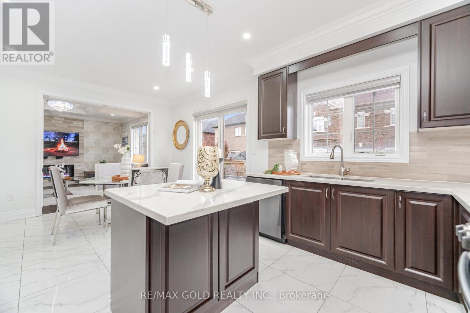 1 Hertonia Street, Brampton, Ontario  L6P 4J7 - Photo 13 - W12551308