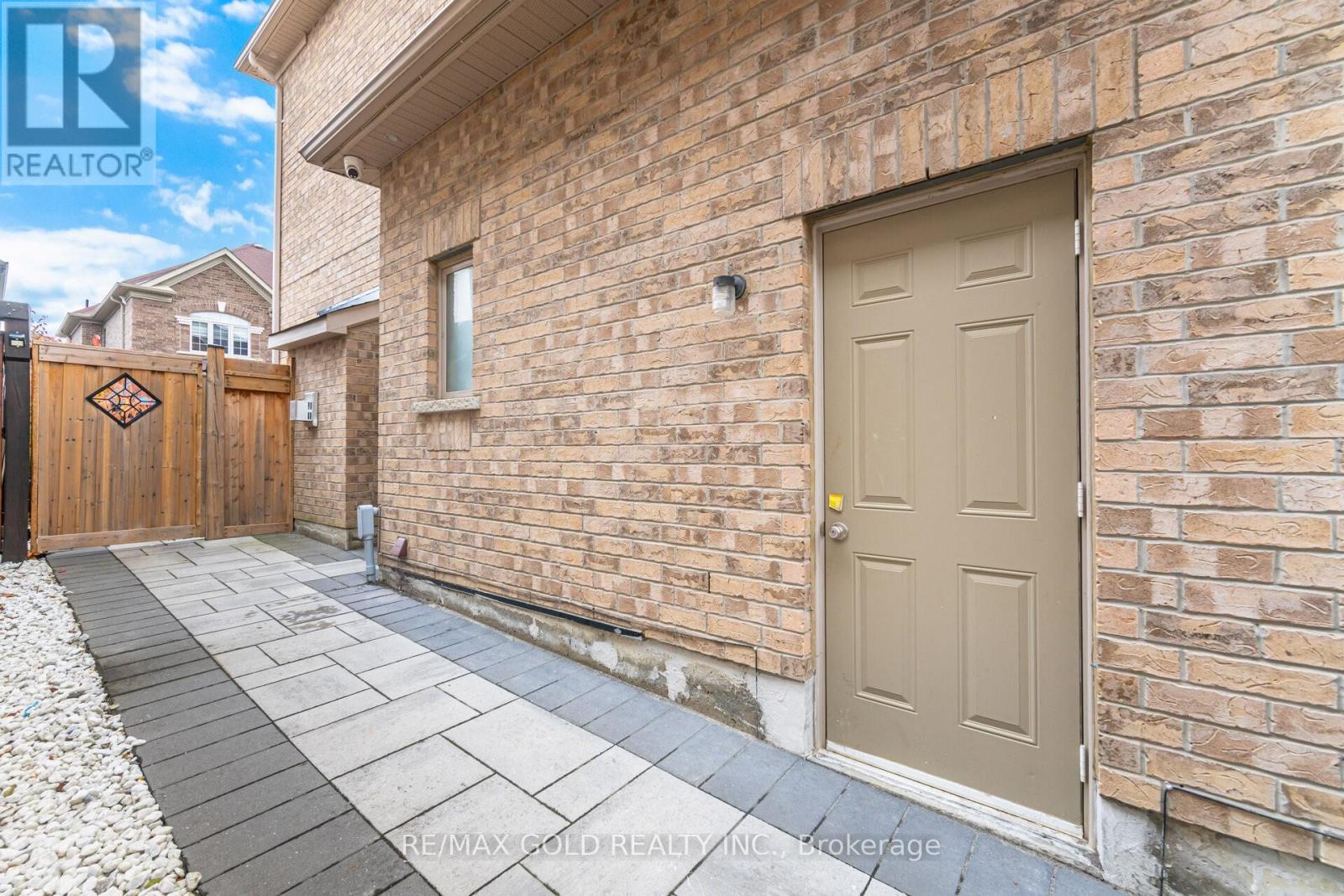 1 Hertonia Street, Brampton, Ontario  L6P 4J7 - Photo 16 - W12551308