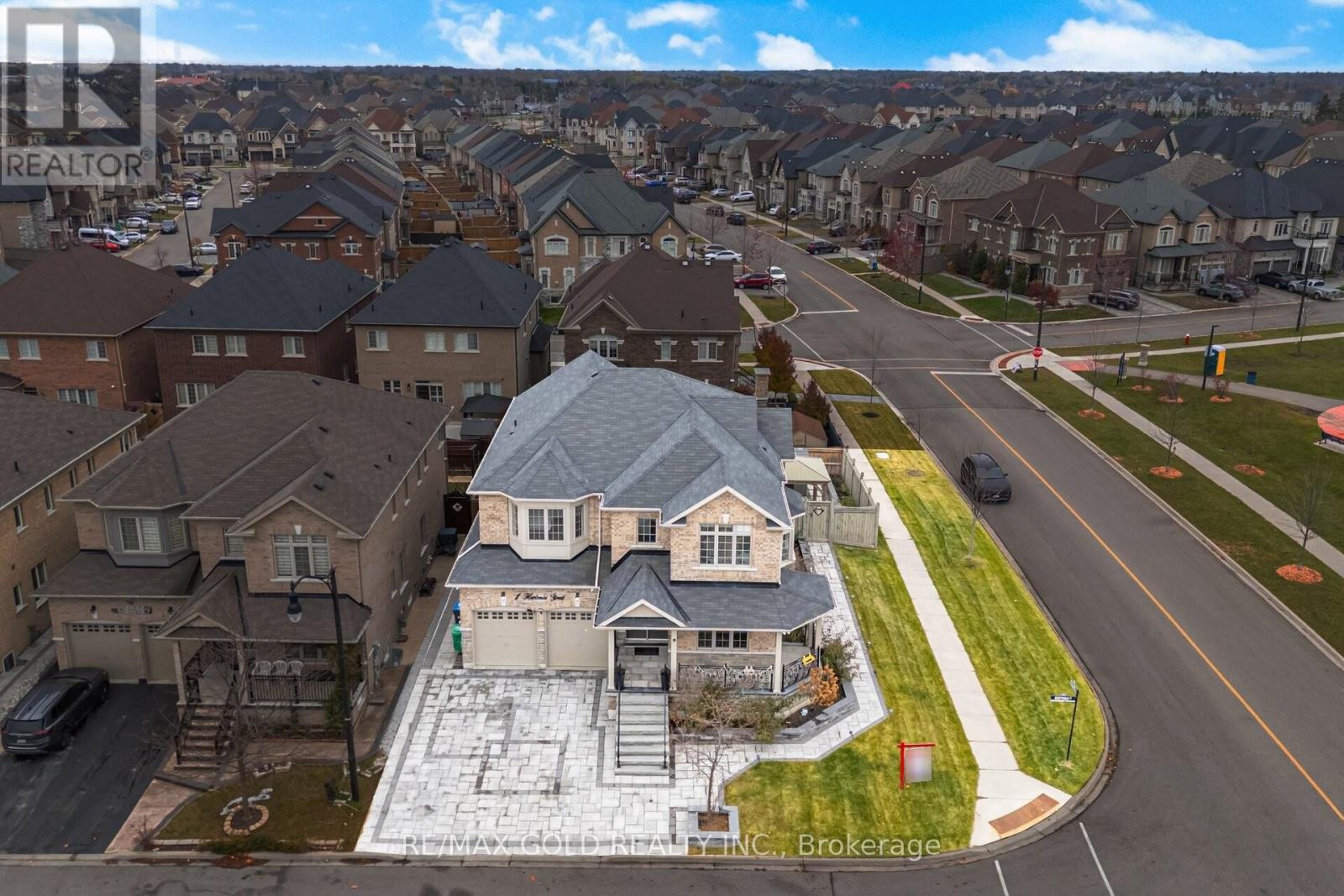 1 Hertonia Street, Brampton, Ontario  L6P 4J7 - Photo 2 - W12551308