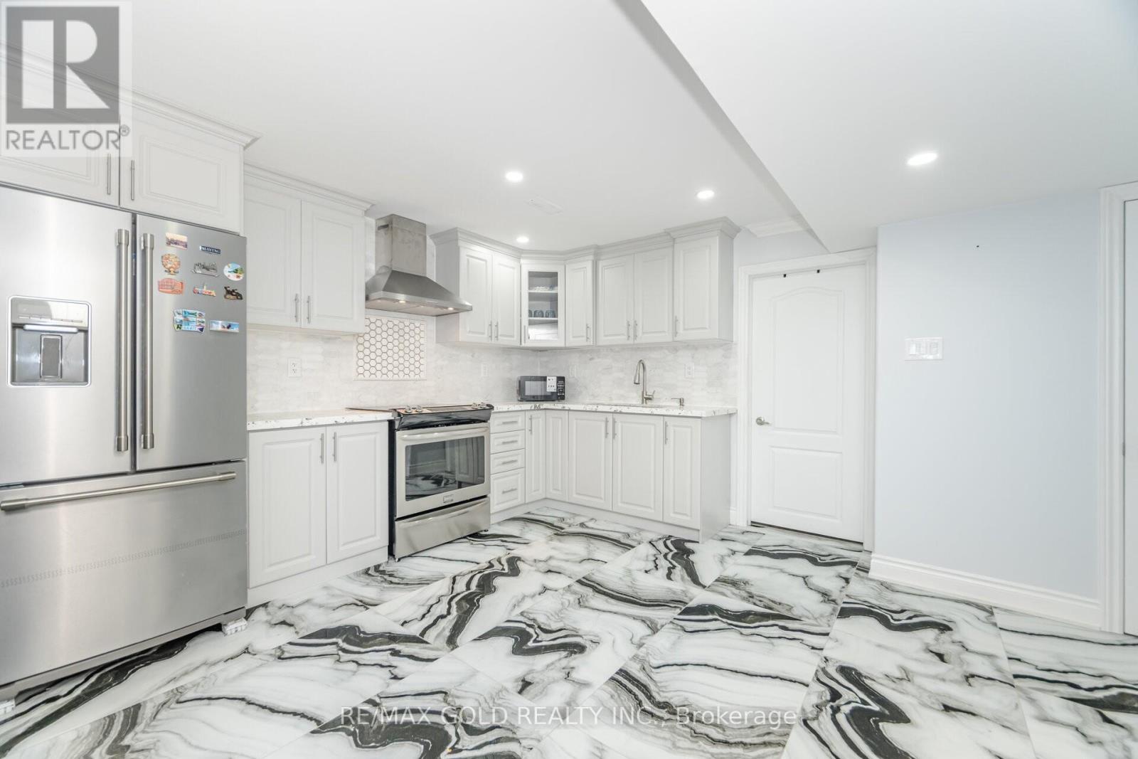 1 Hertonia Street, Brampton, Ontario  L6P 4J7 - Photo 35 - W12551308