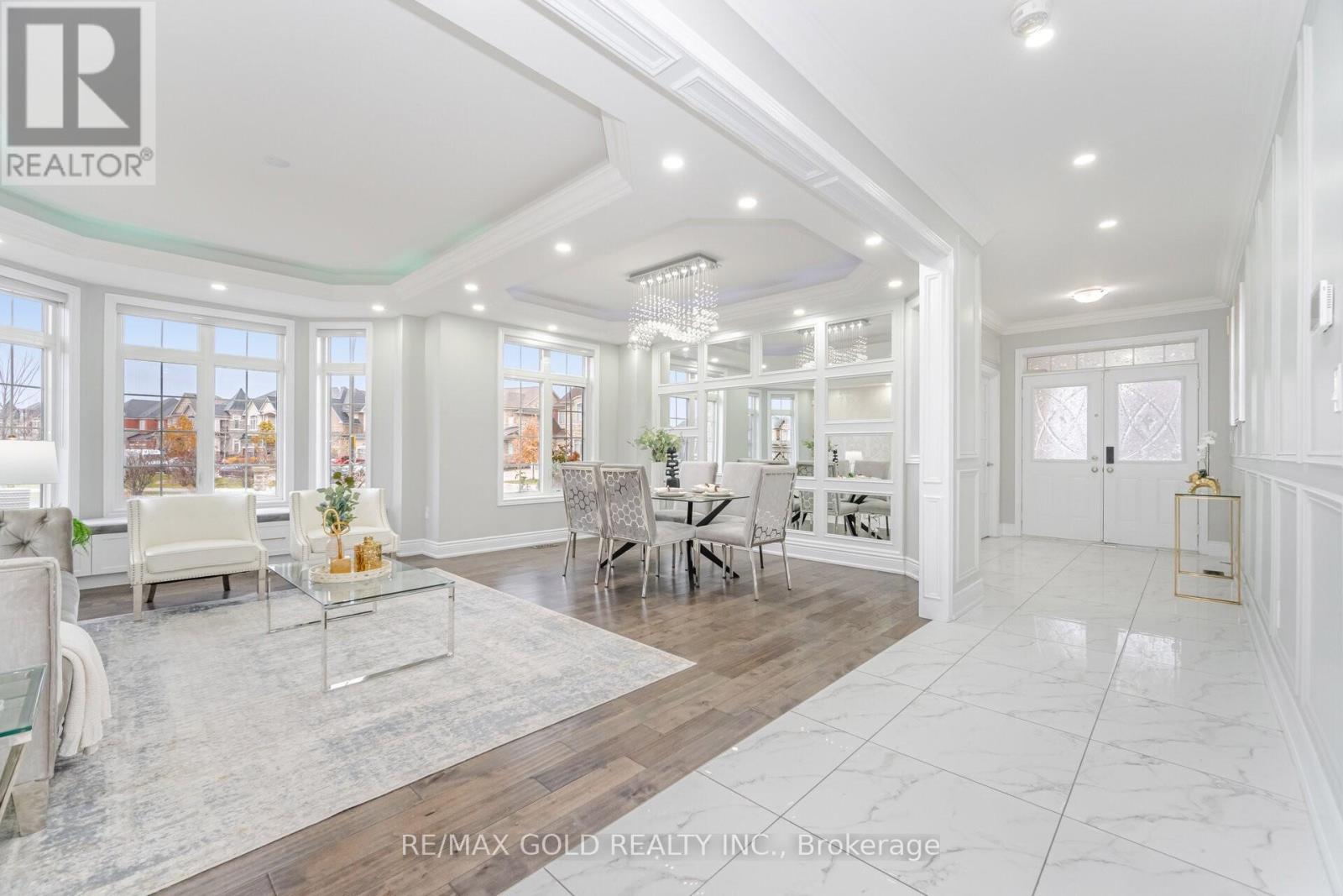 1 Hertonia Street, Brampton, Ontario  L6P 4J7 - Photo 4 - W12551308