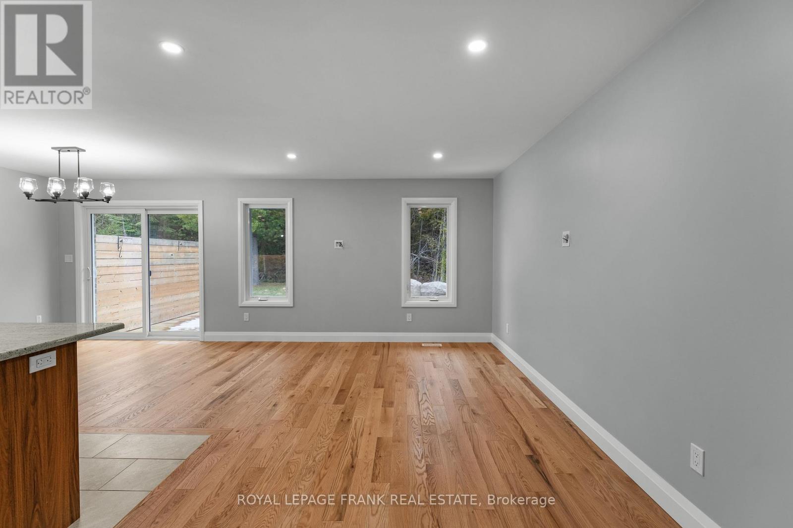 47 Birch Crescent, Kawartha Lakes, Ontario K0M 1A0 - Photo 12 - X12551350