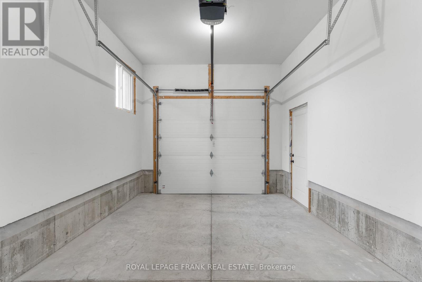 47 Birch Crescent, Kawartha Lakes, Ontario K0M 1A0 - Photo 24 - X12551350