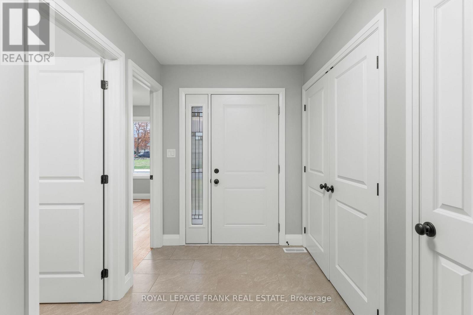 47 Birch Crescent, Kawartha Lakes, Ontario K0M 1A0 - Photo 3 - X12551350