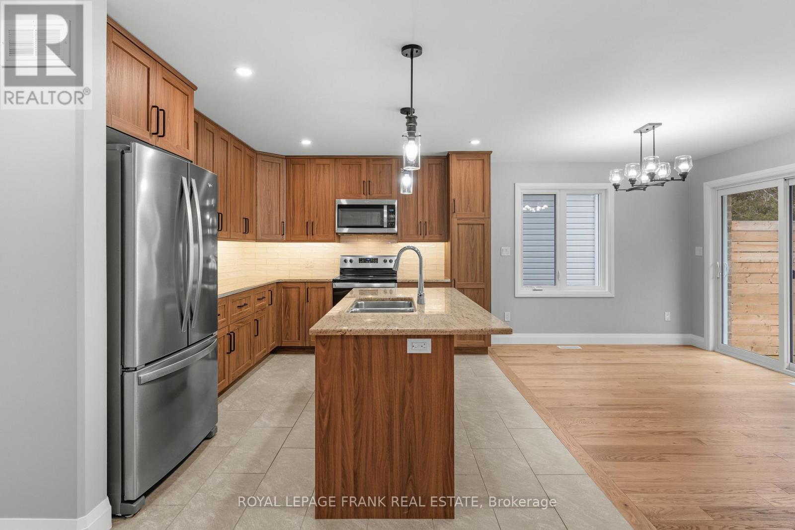 47 Birch Crescent, Kawartha Lakes, Ontario K0M 1A0 - Photo 4 - X12551350