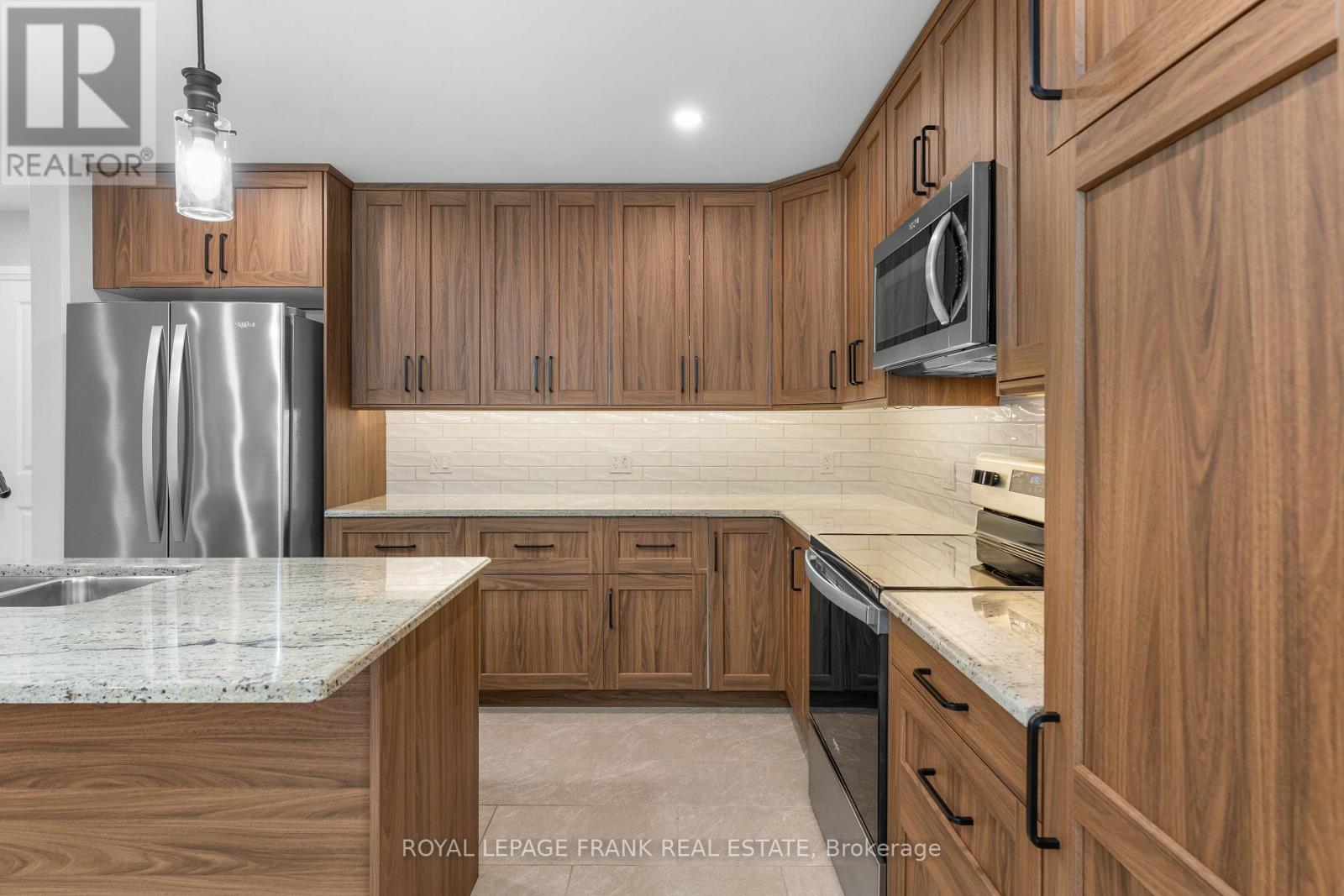 47 Birch Crescent, Kawartha Lakes, Ontario K0M 1A0 - Photo 5 - X12551350